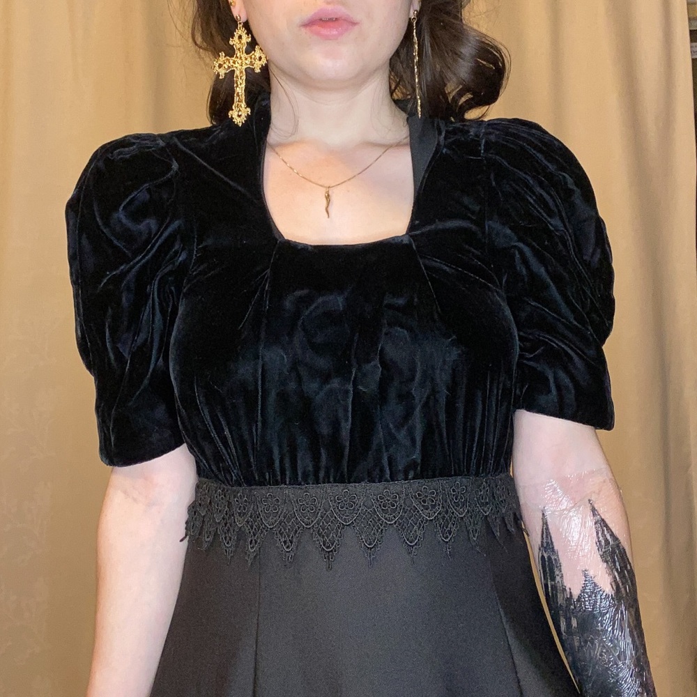 Velvet vintage dress.- h o l d